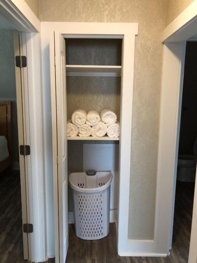 Spacious Rustic Downtown Market St 1 Bedroom Apt, Sleeps Up To 5, Steps To Honeywell & Eagles Theatre Wabash Exterior foto